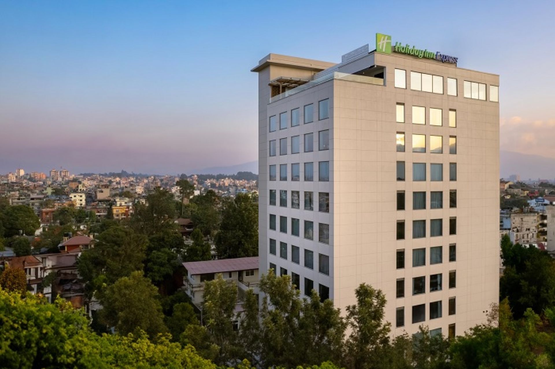 स्वर्णिम होटलले गर्यो छ महिनामा साढे नौ करोडको व्यापार, जेनजी आन्दोलनले अकुपेन्सीमा दबाब 